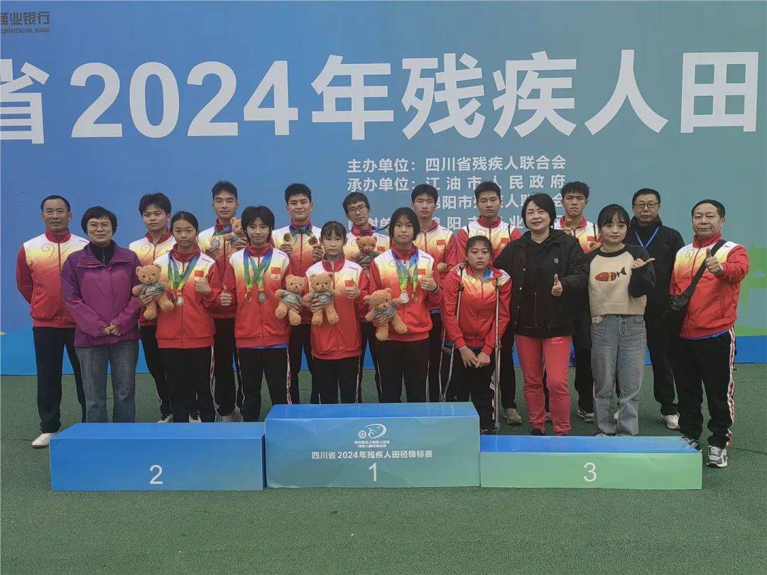 黎巴嫩代表团喜获银牌登上领奖台